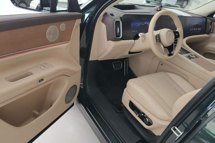 Used Hima AITO M9 2024 All-Electric Ultra Version 100 kWh 6-Seater Model Driver Seat