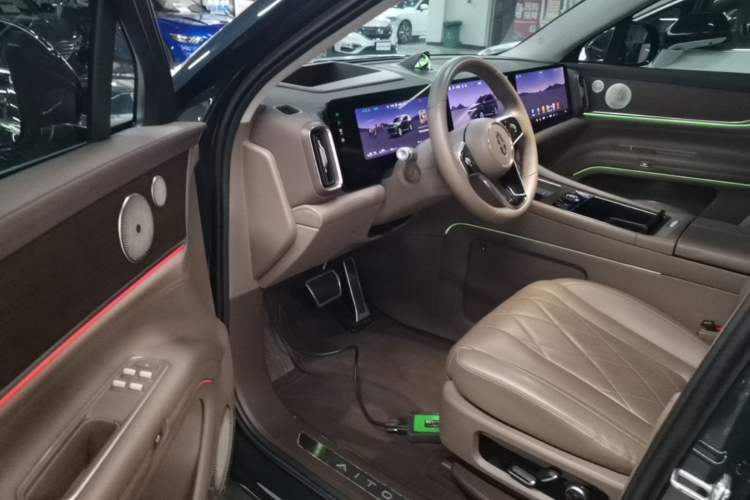 Used Hima AITO M9 2024 Range-Extended Ultra Version 52 kWh 5-Seater Model Driver Seat
