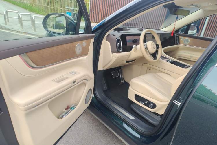 Used Hima AITO M9 2024 Range-Extended Ultra Version 42 kWh 6-Seater Model Driver Seat