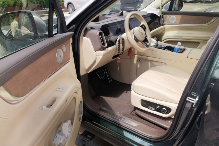 Used Hima AITO M9 2024 Range-Extended Ultra Version 42 kWh 6-Seater Model Driver Seat