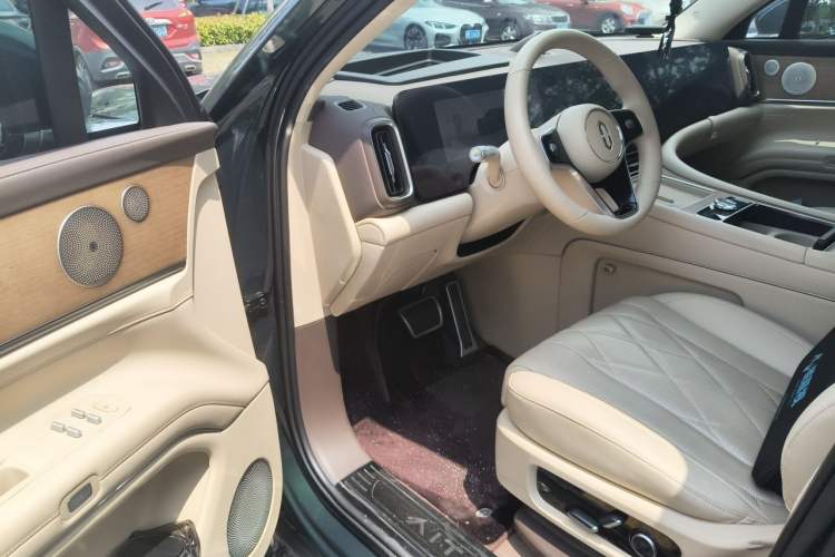 Used Hima AITO M9 2024 Range-Extended Ultra Version 52 kWh 6-Seater Model Driver Seat