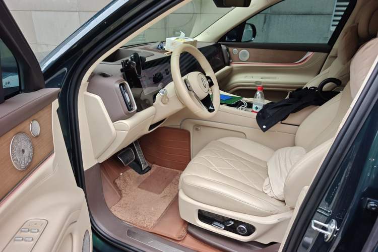 Used Hima AITO M9 2024 Range-Extended Ultra Version 52 kWh 6-Seater Model Driver Seat