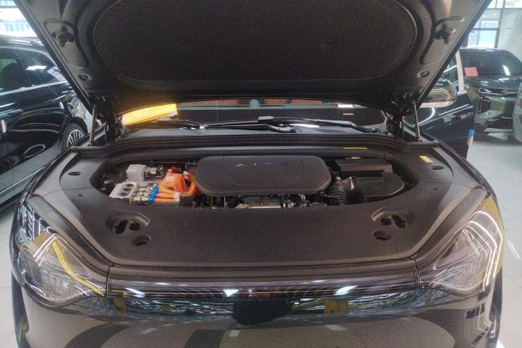 Used Hima AITO M9 2024 Range-Extended Ultra Version 52 kWh 6-Seater Model Engine Bay