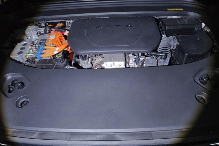 Used Hima AITO M9 2024 Range-Extended Ultra Version 42 kWh 6-Seater Model Engine Bay