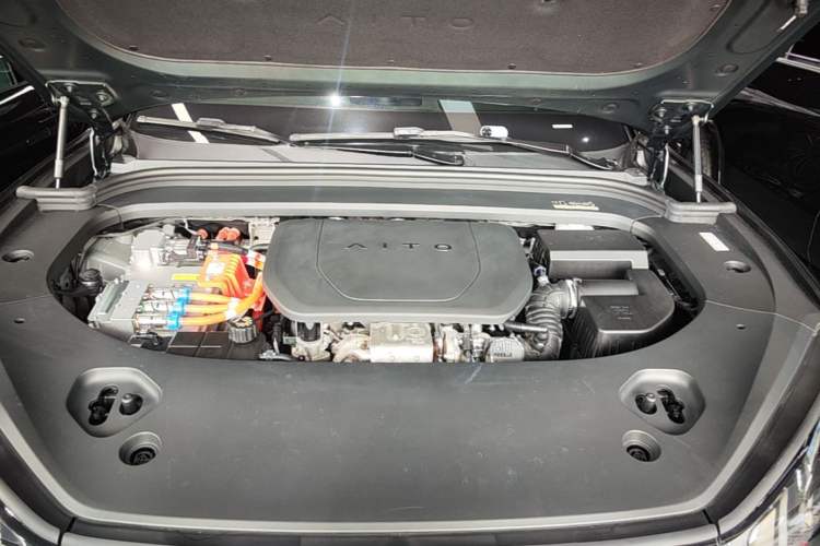 Used Hima AITO M9 2024 Range-Extended Ultra Version 42 kWh 6-Seater Model Engine Bay