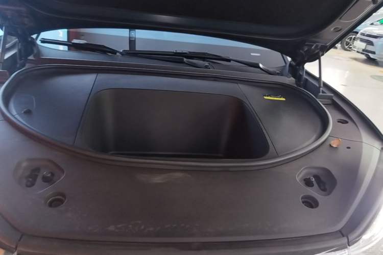 Used Hima AITO M9 2024 All-Electric Ultra Version 100 kWh 6-Seater Model Engine Bay
