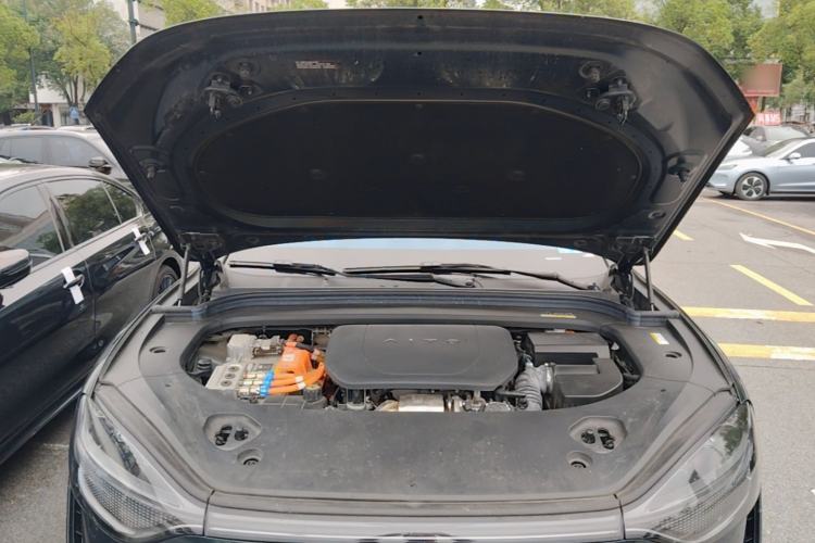 Used Hima AITO M9 2024 Range-Extended Ultra Version 42 kWh 6-Seater Model Engine Bay