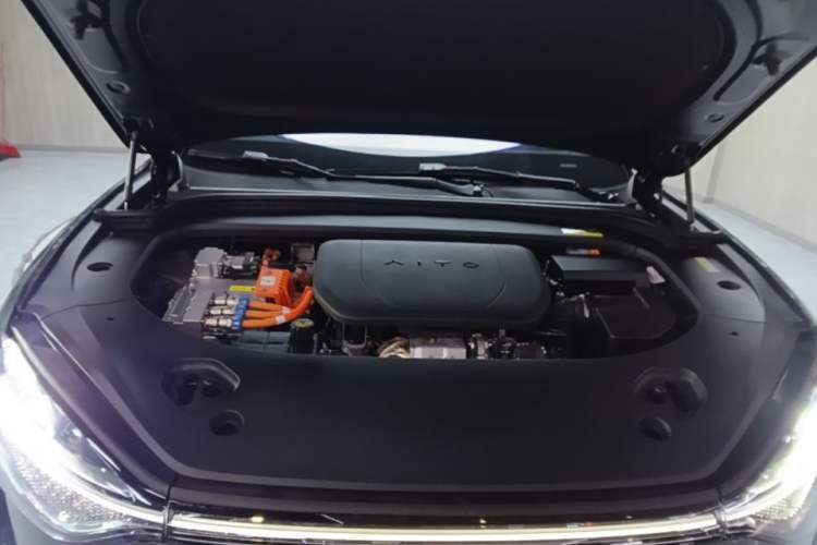 Used Hima AITO M9 2024 Range-Extended Ultra Version 42 kWh 6-Seater Model Engine Bay