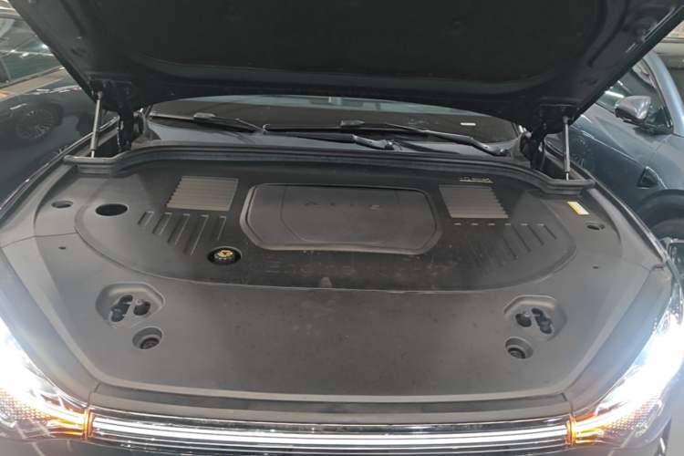 Used Hima AITO M9 2024 Range-Extended Ultra Version 42 kWh 6-Seater Model Engine Bay
