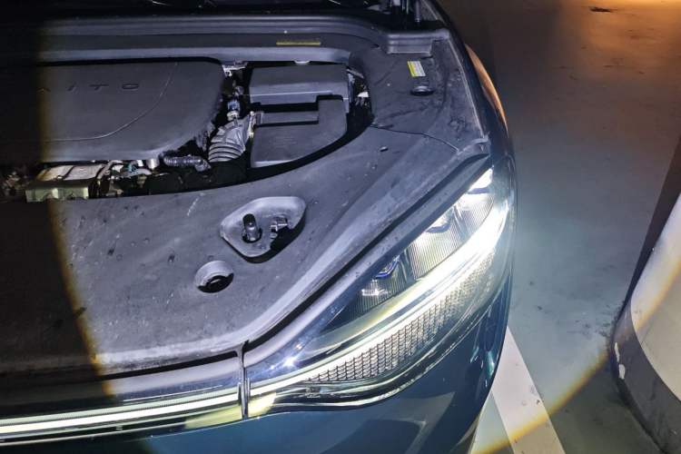 Used Hima AITO M9 2024 Range-Extended Ultra Version 42 kWh 6-Seater Model Engine Bay Left