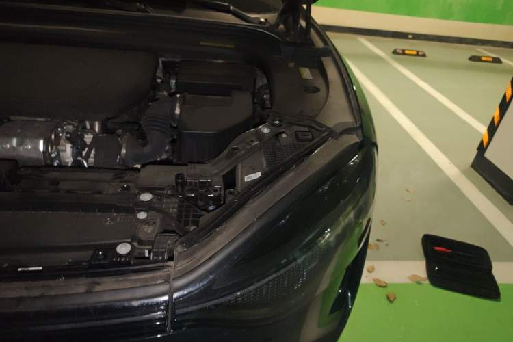 Used Hima AITO M9 2024 Range-Extended Ultra Version 42 kWh 6-Seater Model Engine Bay Left