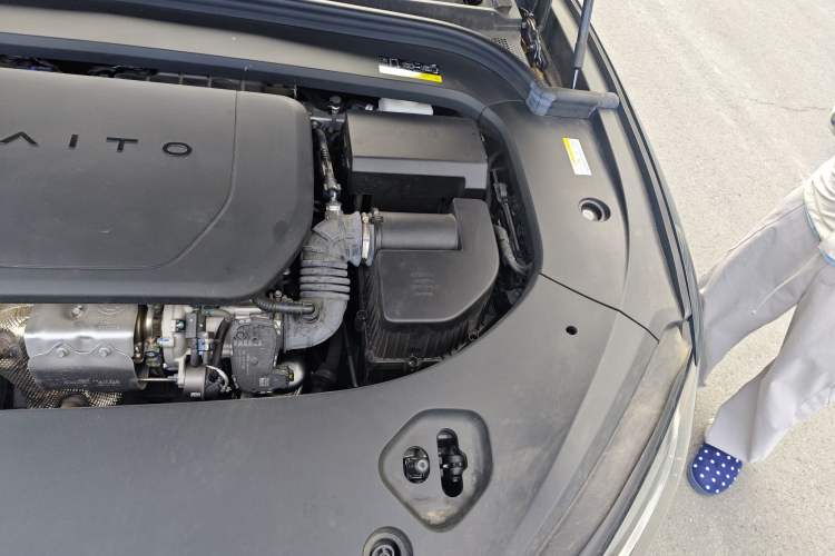 Used Hima AITO M9 2024 Range-Extended Ultra Version 42 kWh 6-Seater Model Engine Bay Left