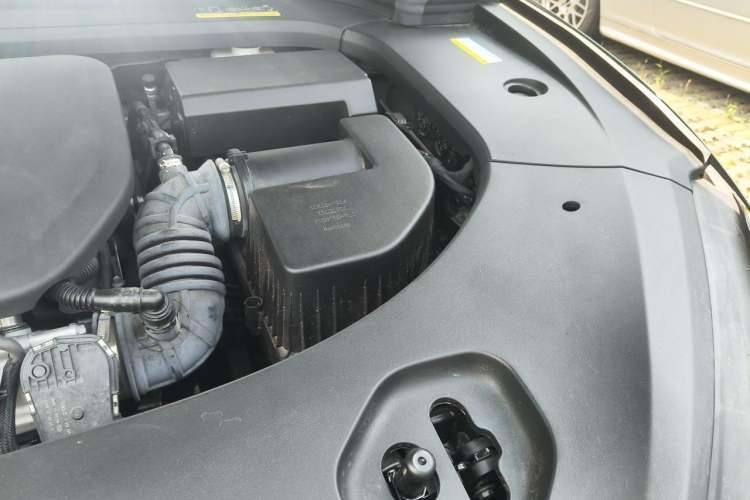 Used Hima AITO M9 2024 Range-Extended Ultra Version 52 kWh 6-Seater Model Engine Bay Left