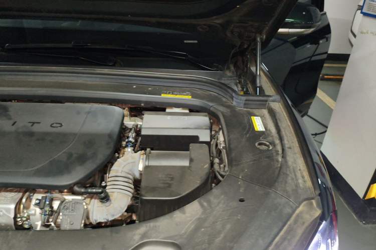 Used Hima AITO M9 2024 Range-Extended Ultra Version 52 kWh 6-Seater Model Engine Bay Left