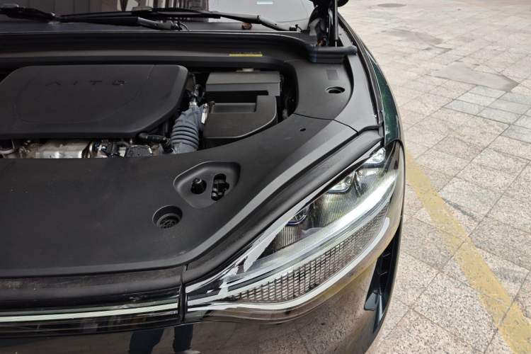 Used Hima AITO M9 2024 Range-Extended Ultra Version 52 kWh 6-Seater Model Engine Bay Left