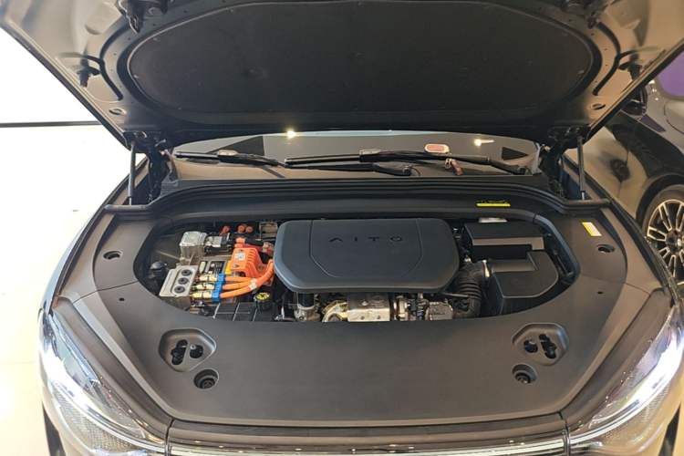 Used Hima AITO M9 2024 Range-Extended Ultra Version 52 kWh 5-Seater Model Engine Bay