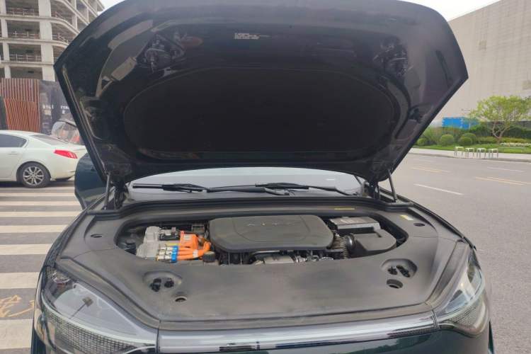 Used Hima AITO M9 2024 Range-Extended Ultra Version 42 kWh 6-Seater Model Engine Bay