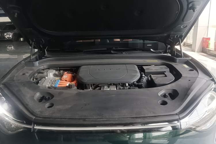 Used Hima AITO M9 2024 Range-Extended Ultra Version 42 kWh 6-Seater Model Engine Bay