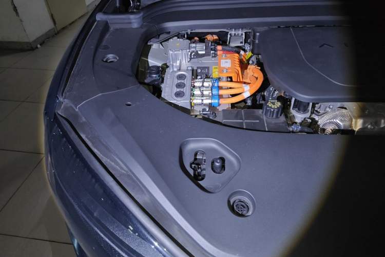 Used Hima AITO M9 2024 Range-Extended Ultra Version 42 kWh 6-Seater Model Engine Bay Right