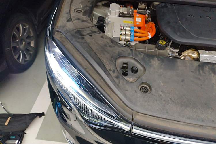 Used Hima AITO M9 2024 Range-Extended Ultra Version 52 kWh 6-Seater Model Engine Bay Right