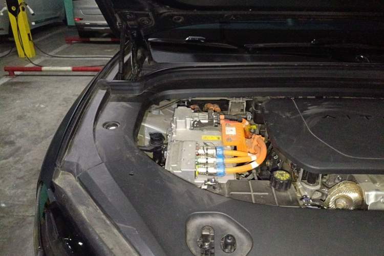 Used Hima AITO M9 2024 Range-Extended Ultra Version 42 kWh 6-Seater Model Engine Bay Right