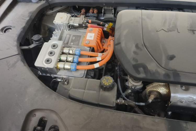 Used Hima AITO M9 2024 Range-Extended Ultra Version 42 kWh 6-Seater Model Engine Bay Right