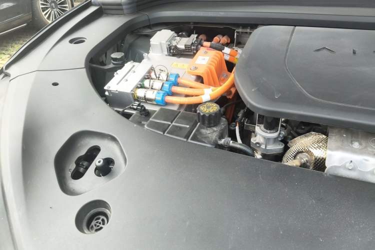 Used Hima AITO M9 2024 Range-Extended Ultra Version 52 kWh 6-Seater Model Engine Bay Right