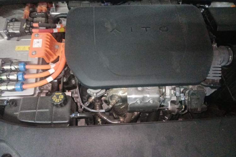 Used Hima AITO M9 2024 Range-Extended Ultra Version 42 kWh 6-Seater Model Engine Bay