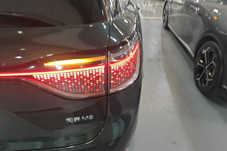 Used Hima AITO M9 2024 Range-Extended Ultra Version 42 kWh 6-Seater Model Exterior 3