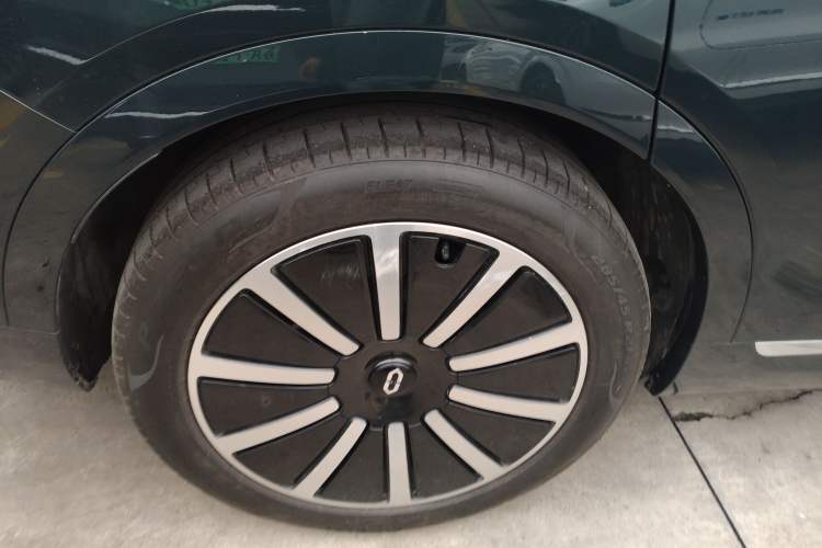 Used Hima AITO M9 2024 Range-Extended Ultra Version 52 kWh 5-Seater Model Exterior 3
