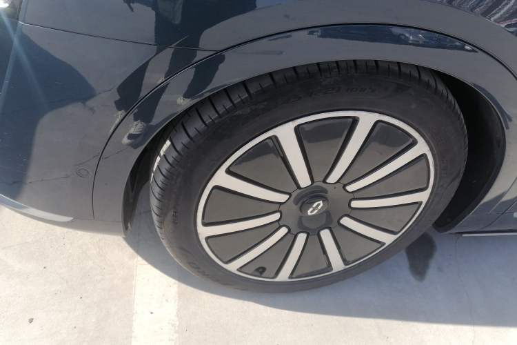 Used Hima AITO M9 2024 Range-Extended Ultra Version 42 kWh 6-Seater Model Exterior 3