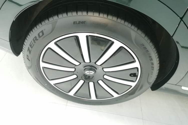 Used Hima AITO M9 2024 All-Electric Ultra Version 100 kWh 6-Seater Model Exterior 8