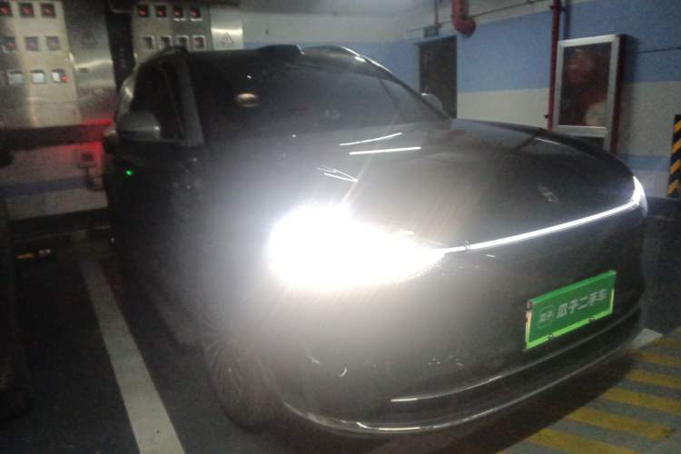 Used Hima AITO M9 2024 Range-Extended Ultra Version 42 kWh 6-Seater Model Front Right 45 Deg