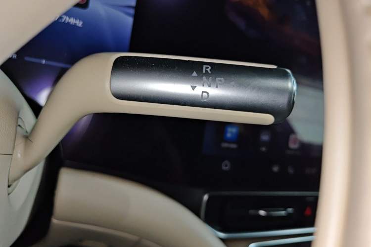 Used Hima AITO M9 2024 Range-Extended Max Edition 42 kWh 5-Seater Version Gear Lever
