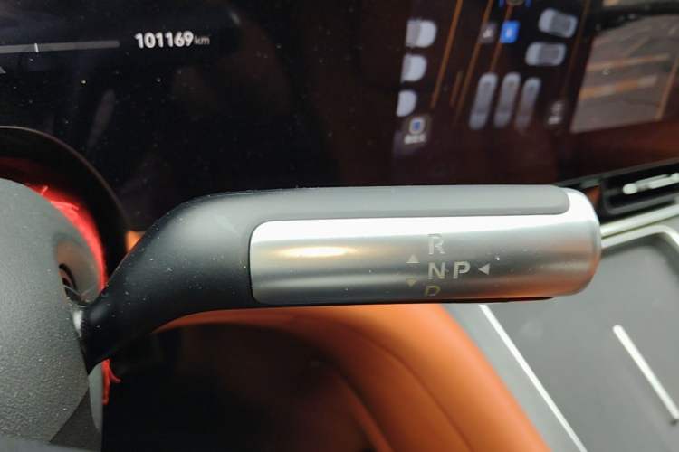 Used Hima AITO M9 2024 Range-Extended Ultra Version 42 kWh 6-Seater Model Gear Lever