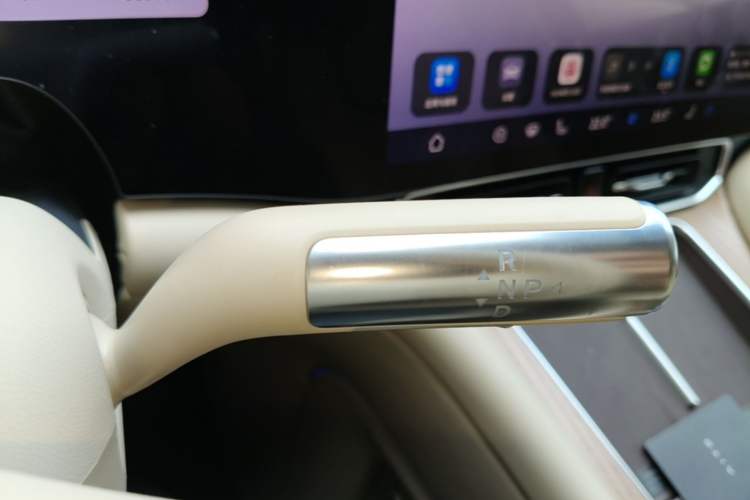 Used Hima AITO M9 2024 Range-Extended Ultra Version 42 kWh 6-Seater Model Gear Lever
