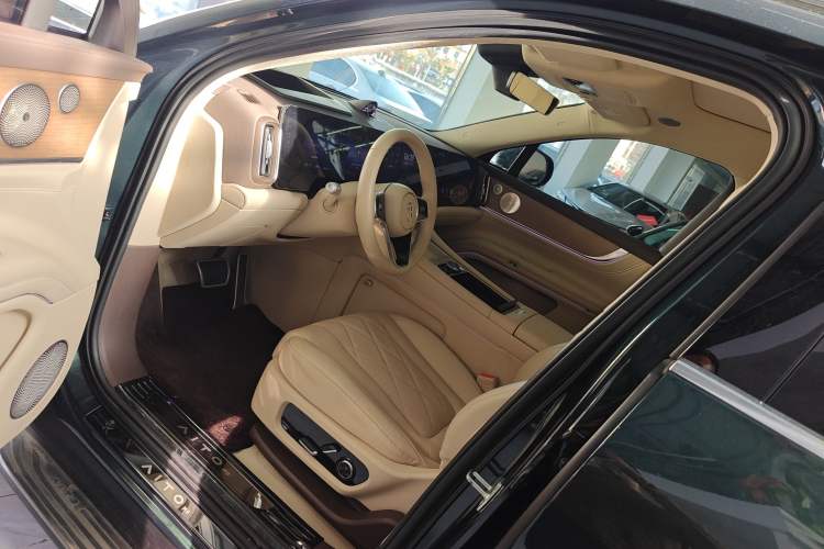 Used Hima AITO M9 2024 Range-Extended Ultra Version 42 kWh 6-Seater Model Interior 1