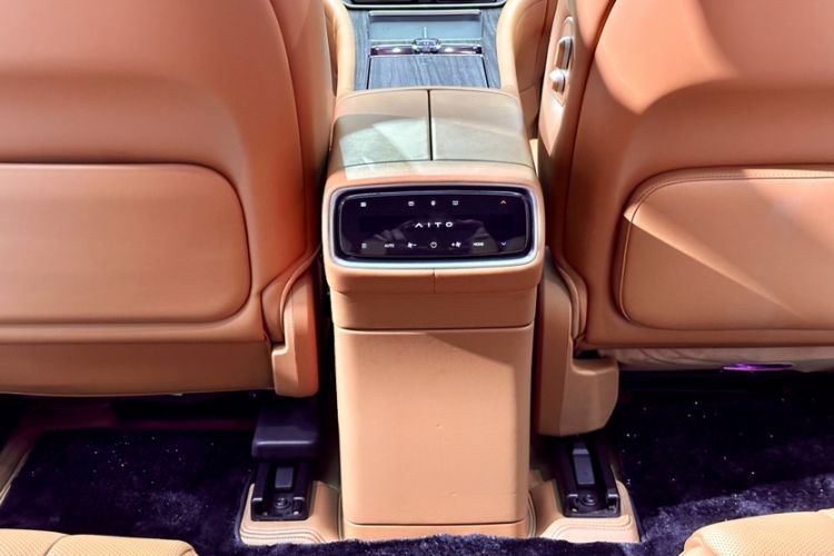 Used Hima AITO M9 2024 Range-Extended Ultra Version 42 kWh 6-Seater Model Interior 2
