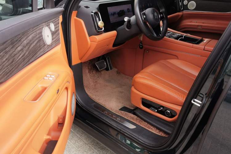 Used Hima AITO M9 2024 Range-Extended Max Edition 42 kWh 6-Seater Version Interior 3