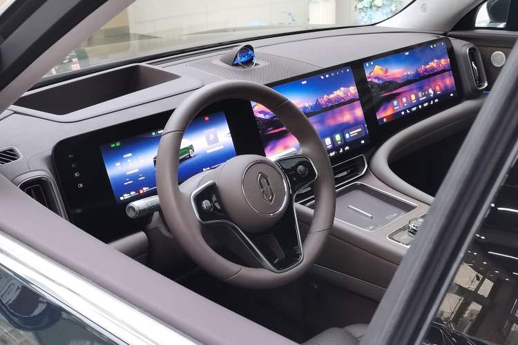 Used Hima AITO M9 2024 Range-Extended Ultra Version 52 kWh 5-Seater Model Interior 4