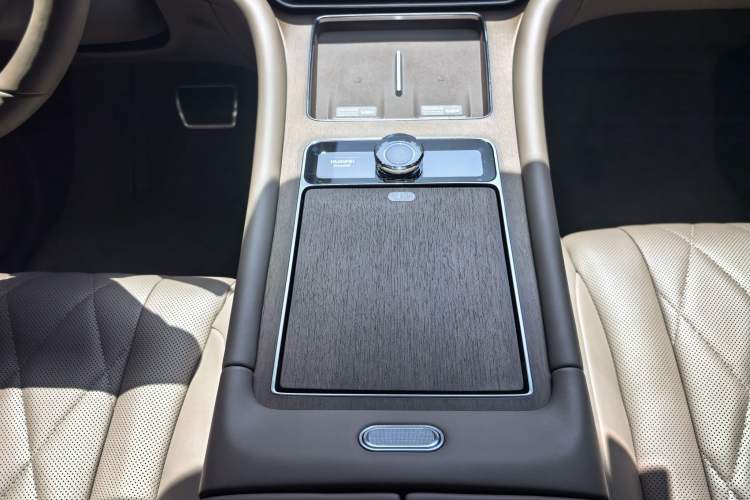 Used Hima AITO M9 2024 Range-Extended Max Edition 42 kWh 6-Seater Version Interior 7