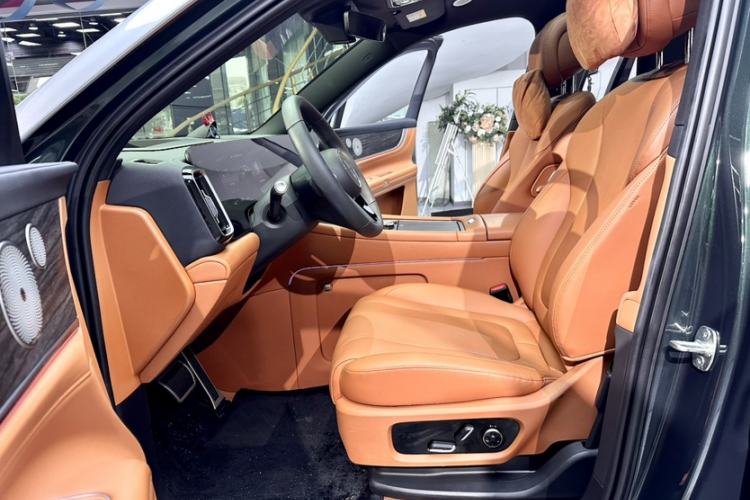Used Hima AITO M9 2024 Range-Extended Ultra Version 42 kWh 6-Seater Model Interior 8