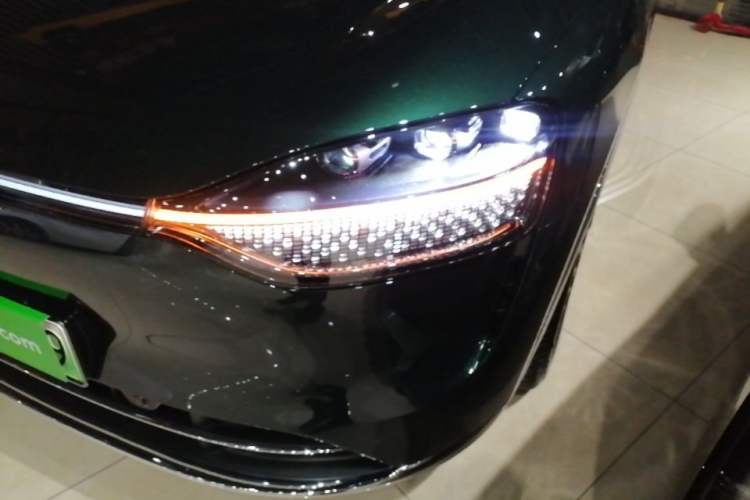 Used Hima AITO M9 2024 Range-Extended Ultra Version 42 kWh 6-Seater Model Left Front Headlight
