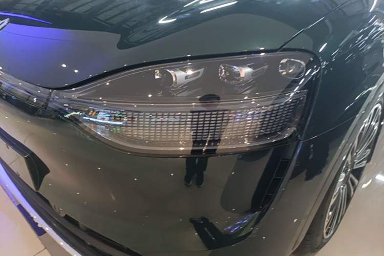 Used Hima AITO M9 2024 Range-Extended Ultra Version 52 kWh 5-Seater Model Left Front Headlight