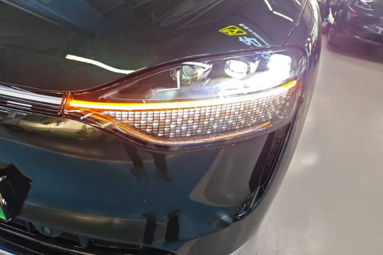 Used Hima AITO M9 2024 Range-Extended Ultra Version 52 kWh 6-Seater Model Left Front Headlight