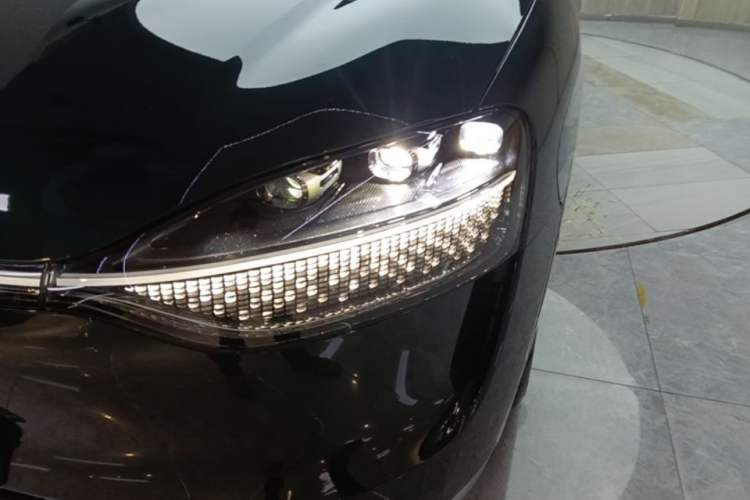 Used Hima AITO M9 2024 Range-Extended Ultra Version 42 kWh 6-Seater Model Left Front Headlight