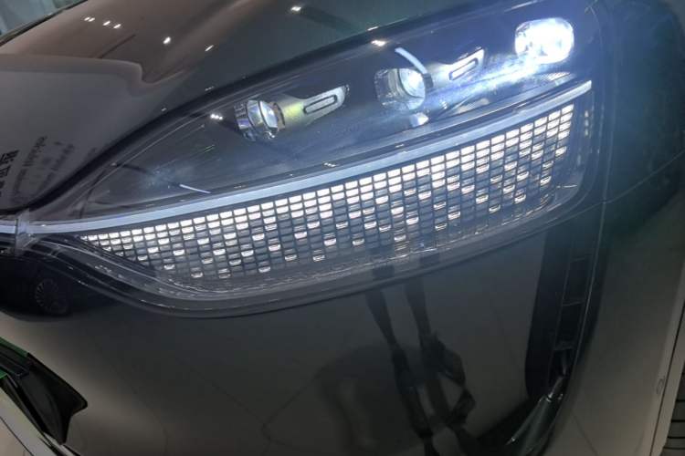Used Hima AITO M9 2024 Range-Extended Max Edition 42 kWh 6-Seater Version Left Front Headlight