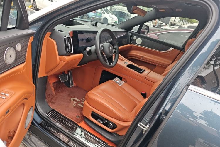 Used Hima AITO M9 2024 All-Electric Ultra Version 100 kWh 6-Seater Model Left Front Seat