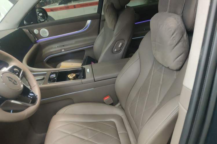 Used Hima AITO M9 2024 Range-Extended Ultra Version 42 kWh 6-Seater Model Left Front Seat