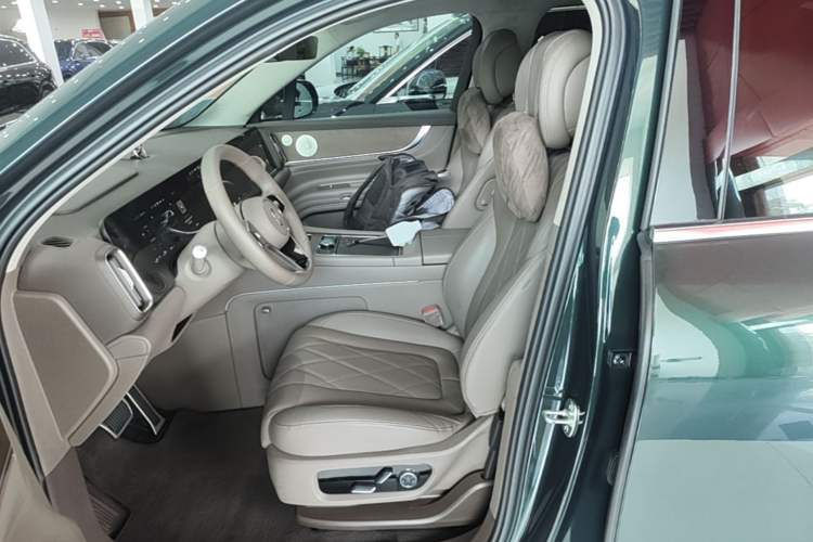 Used Hima AITO M9 2024 Range-Extended Ultra Version 52 kWh 6-Seater Model Left Front Seat